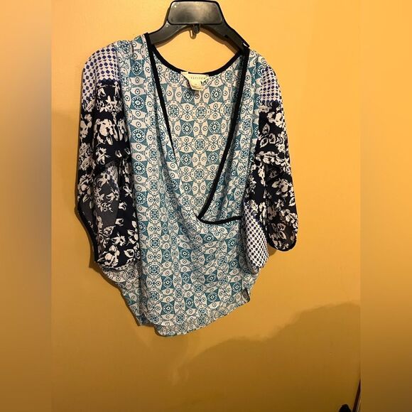 Lovestitch medium blouse - Picture 1 of 6